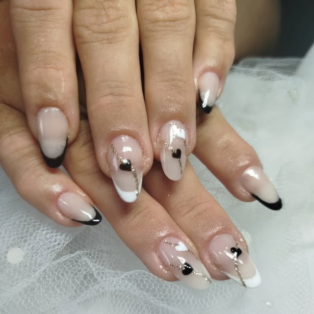 Francesinha preta com corações e strass